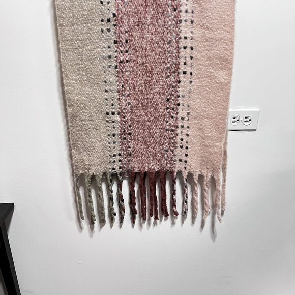 LULU’S Oversized Fluffy Cozy Blanket Scarf in Dusty Pink Multi One Size NWT - Picture 4 of 7